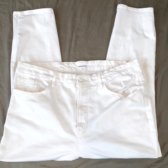 Good American Good Waist Crop Jean, white, size 22, distressed knees - Picture 3 of 10